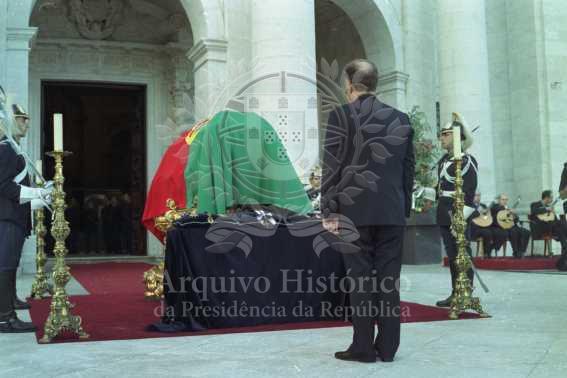 A 8 DE JULHO DE 2001 - O Presidente da República, Jorge Sampaio, preside às cerimónias de trasladação dos restos mortais de Amália Rodrigues para o Panteão Nacional