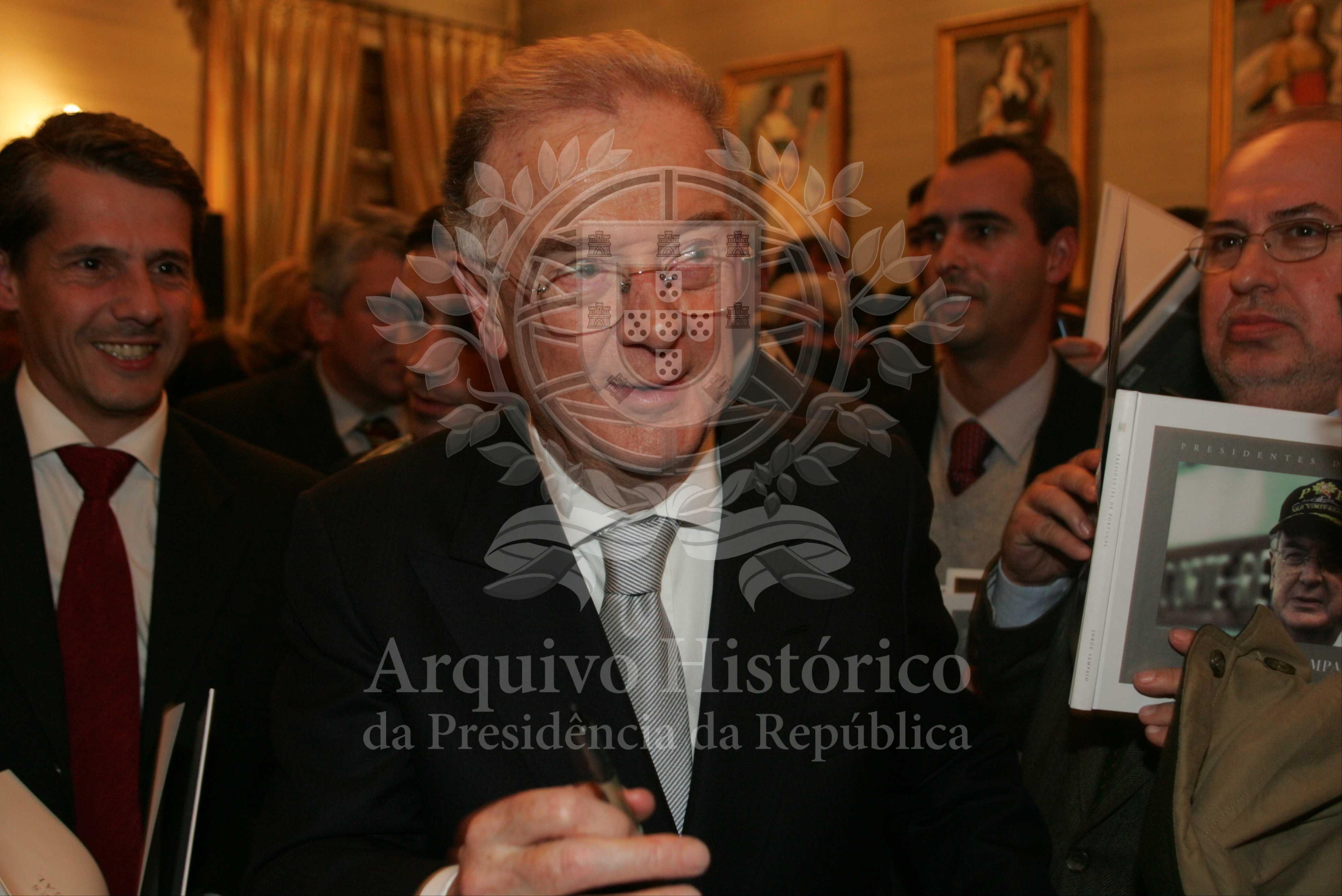 A 12 DE JANEIRO DE 2006 - É lançada a fotobiografia do Presidente da República, Jorge Sampaio