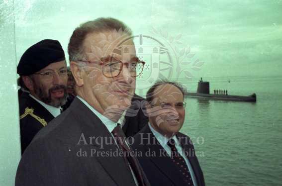A 21 DE OUTUBRO DE 1997 - O Presidente da República, Jorge Sampaio, visita a esquadrilha de submarinos, sediada na Base Naval do Alfeite
