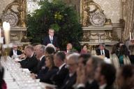 No final do primeiro dia da Visita de Estado a Portugal do Presidente da República da Áustria, Alexander Van der Bellen, e Senhora Doris Schmidauer, o Presidente Marcelo Rebelo de Sousa oferece um jantar oficial no Palácio Nacional da Ajuda, no início do qual os dois Chefes de Estado fazem um brinde pela prosperidade dos dois países, a 18 de junho de 2019