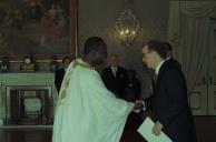 O Presidente da República, Jorge Sampaio, recebe as cartas credenciais do Embaixador da República da Gâmbia, John P. Bojan, a 30 de outubro