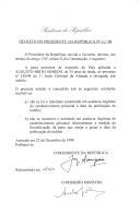 Decreto que revoga, por indulto, a pena acessória de expulsão do País aplicada a Augusto Brito Semedo, de 35 anos de idade, no processo n.º 258/94 do 1.º Juízo Criminal de Almada.