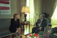 Audiência concedida pelo Presidente da República, Jorge Sampaio, a uma sr.ª (não identificada)