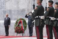 O Presidente da República Marcelo Rebelo de Sousa inicia a vertente institucional da visita de Estado ao México com a deposição de uma coroa de flores no Altar da Pátria, em pleno bosque de Chapultepec, a 17 de julho de 2017