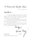 Carta do Presidente da República italiana, Francesco Cossiga, dirigida ao Presidente da República, Mário Soares,  saudando-o e dando-lhe as boas vindas por ocasião da sua vinda a Roma e lamentando não ter sido possível um encontro entre os dois, dado a brevidade da estadia.