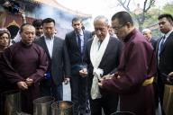 O Presidente da República Marcelo Rebelo de Sousa visita, à margem da Visita de Estado à República Popular da China, o Templo Budista dos Lamas em Pequim, a 29 de abril de 2019