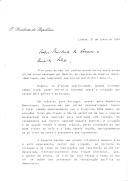 Carta do Presidente da República, Mário Soares, dirigida a Felipe Gonzalez, lamentando não ter sido possível um encontro entre os dois, na sua passagem por Madrid, no regresso da Cimeira Ibero-Americana e abordando a questão da fraude eleitoral na República Dominicana, de acordo com testemunhos recolhidos por si em Santo Domingo, e do papel que a Espanha pode ter na defesa dos princípios democráticos e da liberdade naquele país.