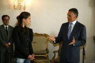 O Presidente da República, Aníbal Cavaco Silva, recebe em audiência a atleta Vanessa Fernandes, vice-campeã mundial e tricampeã europeia de triatlo e campeã europeia de duatlo, a quem homenageou pelas várias vitórias desportivas e desejou mais êxitos em futuras provas, a 18 de outubro de 2006
