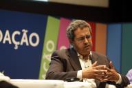 A Dra. Maria Cavaco Silva participa no lançamento da Coleção de Ensaios da Fundação Francisco Manuel dos Santos, que reúne um conjunto de opiniões sobre temas relevantes da realidade portuguesa, a 14 de junho de 2010