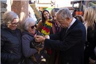 O Presidente Marcelo Rebelo de Sousa visita Podence, onde convive com a população e presta homenagem aos Caretos de Podence