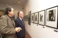 Deslocação do Presidente da República, Jorge Sampaio, ao Palácio Galveias, por ocasião da visita à exposição de Eduardo Gageiro, "Lisboa no cais da memória, fotografias de Eduardo Gageiro de 1957 a 1974, a 26 de novembro de 2003