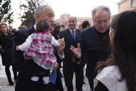 O Presidente da República Marcelo Rebelo de Sousa visita, em Faro, o Refúgio Aboim Ascensão, tendo acendido as Luzes da Árvore de Natal desta instituição, a 8 dezembro 2016