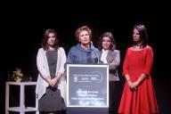 A Dra. Maria Cavaco Silva participa na cerimónia de entrega das Medalhas de Honra L'Oréal Portugal para as Mulheres na Ciência. As investigadoras premiadas nesta 8ª edição das Medalhas L'Oréal 2012 foram as Dras. Ana Barbas, Inês Sousa e Adelaide Fernandes, a 25 de janeiro de 2012