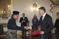 O Presidente da República, Aníbal Cavaco Silva, recebe as cartas credenciais de novos Embaixadores em Portugal, a 31 de maio de 2011