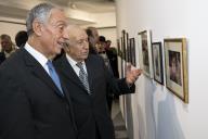 O Presidente da República, Marcelo Rebelo de Sousa, visita a exposição de Germano Silva, jornalista e historiador estudioso da Cidade Invicta, na Galeria da Fundação Manuel António da Mota no Mercado do Bom Sucesso, a 25 de novembro de 2017