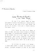 Carta do Presidente da República, Mário Soares, dirigida ao Presidente da República Popular de Angola, José Eduardo dos Santos, dando conhecimento de duas cartas do Dr. Jonas Savimbi, que lhe foram entregues pelo Dr. Marcelo Rebelo de Sousa, e remetendo cópia da que lhe vinha endereçada pessoalmente, para conhecimento do Presidente angolano e solicitando eventuais comentários.