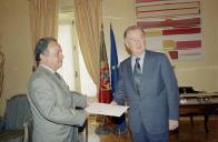 Audiência concedida pelo Presidente da República, Jorge Sampaio, ao Embaixador português em Nova Deli, Henriques da Silva, a 16 de abril de 2001