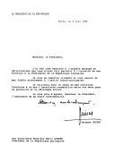 Carta do recém-empossado Presidente da República Francesa, Jacques Chirac, dirigida a Mário Soares, Presidente da República Portuguesa, agradecendo mensagem que lhe dirigiu por ocasião da sua eleição para a Presidência da República e assegurando a sua "fiel ligação à amizade franco-portuguesa".