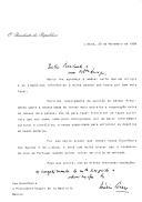 Carta do Presidente da República, Mário Soares, endereçada ao Presidente Constitucional dos Estados Unidos Mexicanos, Miguel de La Madrid H., resposta de agradecimento à carta de final de mandato e afirmando a necessidade de "um maior intercâmbio cultural e científico" entre os dois países.