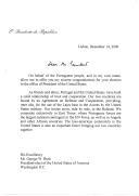 Carta do Presidente da República, Jorge Sampaio, dirigida ao recém-eleito Presidente dos Estados Unidos da América, George W. Bush, felicitando-o na ocasião da sua eleição e atribuindo a mais alta importância ao reforço das relações bilaterais entre os dois países, na proteção dos interesses comuns, no desenvolvimento das causas da democracia e no respeito pelos direitos humanos, promovendo as paz e a prosperidade no mundo.