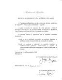 Decreto que revoga, por indulto, a pena acessória de expulsão do País aplicada a Isaías Fortunato Grego, de 29 anos de idade, no processo n.º 38/98 da 4.ª Vara Criminal do Círculo do Porto.