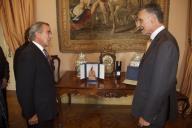 O Presidente da República recebe em audiência, uma delegação do Centro Democrático de Instrução Latino Coelho, de Vila Nova de Gaia, a 11 de novembro de 2010