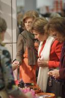 A Dra. Maria Cavaco Silva visita, a Feira de Solidariedade “O Rastrillo”, promovida pela Associação Novo Futuro, no Centro de Congressos de Lisboa, a 28 de novembro de 2014