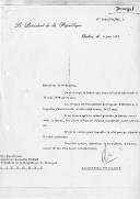 Carta do Presidente da República do Senegal, Léopold Senghor, endereçada ao Presidente da República, Ramalho Eanes, explicando a razão de não ter respondido ao seu convite, datado de 17 de maio, para estar presente na sessão da Academia Portuguesa de História, no dia 23 de maio de 1979.