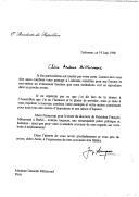 Carta do Presidente da República, Jorge Sampaio, dirigida a Madame Danielle Mitterrand, em Paris, agradecendo carta recebida, exprimindo, de novo, o gosto em tê-la recebido em Lisboa e agradecendo envio de texto do discurso do Presidente François Mitterand em Berlim.