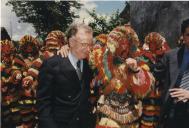 O Presidente da República, Jorge Sampaio rodeado de grupo de "caretos" durante as Jornadas da Interioridade [em Santa Combinha, Macedo de Cavaleiros]