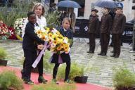 O Presidente da República Marcelo Rebelo de Sousa deposita uma coroa de flores junto ao Monumento aos Restauradores em Lisboa, durante a Cerimónia de Homenagem aos Heróis da Restauração e da Guerra da Aclamação, a 1 de dezembro de 2019