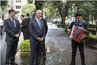 O Presidente da República Marcelo Rebelo de Sousa chega este domingo à Cidade do México para uma visita de Estado de três dias, sendo recebido no aeroporto pelo Embaixador de Portugal, Jorge Roza de Oliveira, e pelo Diretor Geral de Protocolo, Embaixador Juan Carlos Lara, a 16 de julho de 2017