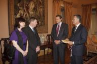 O Presidente da República, Aníbal Cavaco Silva, recebe em audiência o Embaixador da Holanda em Portugal (?), a 3 de maio de 2010