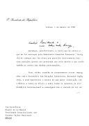 Carta do Presidente da República, Mário Soares, endereçada ao Presidente Constitucional dos Estados Unidos Mexicanos, Miguel de La Madrid, agradecendo carta entregue pelo Embaixador mexicano e fazendo considerações sobre "o problema da dívida externa que afeta de uma forma tão dramática a América Latina, e o México em particular" e partilhando preocupações sobre a situação na América Central e a ação do "Grupo da Contadora".