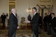 O Presidente da República, Aníbal Cavaco Silva, recebe as cartas credenciais do novo Embaixador da Áustria acreditado em Portugal, Ewald Jäger, a 2 de maio de 2006