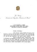 Carta oficial de José Sarney, Presidente da República Federativa do Brasil, dirigida ao Presidente da República portuguesa, Doutor Mário Alberto Nobre Lopes Soares, referindo as "atenções de que fui alvo durante os felizes dias que passei em Portugal" expressão da "profunda amizade existente" entre os povos brasileiro e português e comunicando ter instruído a Chancelaria brasileira para propor junto do Ministério dos Negócios Estrangeiros de Portugal a criação do Comissão binacional no âmbito das comemorações do Quinto Centenário da Descoberta do Brasil por Pedro Álvares Cabral.