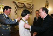 O Presidente da República, Jorge Sampaio, condecora três funcionárias da Chancelaria das Ordens Portuguesas, Benedita Marques, Paula Cruz e Natividade Couto, com o Grau de Comendador da Ordem de Mérito, a 5 de março de 2006