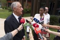 O Presidente da República Marcelo Rebelo de Sousa visita a cidade de Santa Maria, contactando com populares e com alguns dos muitos turistas portugueses presentes na ilha cabo-verdiana do Sal, a 17 de julho de 2011