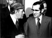O Presidente da República, Ramalho Eanes  à conversa com o Chanceler alemão, Helmut Schmidt, aquando da visita oficial à República Federal da Alemanha, realizada entre 12 e 15 de dezembro 1977