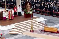 O Presidente Marcelo Rebelo de Sousa, acompanhado pela Ministra da Justiça, está presente nas cerimónias fúnebres do Papa Emérito Bento XVI, na Basílica de São Pedro, na Cidade do Vaticano, em representação do Estado Português