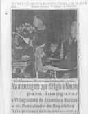 Recorte do jornal "O Século" com uma imagem da inauguração da 6.ª Legislatura na Assembleia Nacional, presidida pelo Presidente da República, Craveiro Lopes, tendo a seu lado o Presidente do Conselho, António de Oliveira Salazar, em 28 de novembro de 1953.