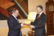O Presidente da República, Aníbal Cavaco Silva, recebe em audiência o Embaixador José de Bouza Serrano, para entrega de cartas credenciais como representante diplomático de Portugal em Haia, Países Baixos, a 21 de março de 2012