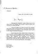 Carta do Presidente da República, Jorge Sampaio, endereçada à Rainha Beatriz, agradecendo carta remetida pela Rainha, após a sua breve estadia em Portugal, em maio de 1998, quando teve a satisfação de receber o casal real holandês por ocasião do Dia Nacional da Holanda na EXPO 98 e revelando-se mais otimista, do que na ocasião,  em relação às questões envolvendo Lisboa e Jacarta [relativas a Timor Leste].