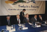 O Presidente da República, Jorge Sampaio, ladeado pelo Dr. Mário Soares, pelo Dr. Augusto Mateus, Ministro da Economia, e pelo Eng.º João Cravinho, Ministro do Equipamento, Planeamento e Administração do Território, presidindo à sessão de encerramento da 3.ª Conferência Europeia «Pequenas e Micro-Empresas e Artesanato» em Serpa, durante as Jornadas da Interioridade.