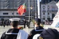 O Presidente da República Marcelo Rebelo de Sousa deposita uma coroa de flores junto ao Monumento aos Restauradores em Lisboa, durante a cerimónia de homenagem aos Heróis da Restauração e da Guerra da Aclamação, a 1 de dezembro de 2020