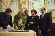 A Drª Maria Cavaco Silva participa, no Palácio Nacional da Ajuda, em Lisboa, no lançamento do livro “Pedras Preciosas na Arte Sacra em Portugal” de Rui Galopim de Carvalho, a 29 de março de 2010