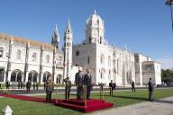 No início da Visita de Estado que está a realizar a Portugal, o Presidente da República Árabe do Egito, Abdel Fattah El Sisi, foi recebido na Praça do Império - Mosteiro dos Jerónimos, pelo Presidente da República Marcelo Rebelo de Sousa, onde, numa cerimónia de boas-vindas, sãp prestadas Honras Militares, com a execução dos Hinos Nacionais Egípcio e Português, salva de 21 tiros, revista e desfile da Guarda de Honra, a 21 novembro 2016