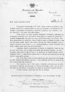 Parecer do Chefe de Secção da Secretaria-Geral da Presidência da República submetendo ao Secretário-Geral informação do funcionário encarregue do serviço de inventário, esclarecendo questão de extravio de peças de roupa - 7 panos de flanela para a limpeza e 13 toalhas de rosto - e assegurando a idoneidade e honestidade do pessoal afeto à Rouparia, de forma a evitar a penalização da encarregada da mesma.