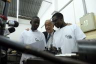 No início da Visita de Estado a Moçambique, o Presidente da República, Marcelo Rebelo de Sousa, visita o Centro de Formação Profissional de Metalomecânica de Maputo onde toma conhecimento dos projetos de formação ali existentes e inaugura o novo Laboratório de Automação, a 3 maio 2016