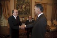 O Presidente da República, Aníbal Cavaco Silva, recebe em audiência o alfaiate Gualdino Moreira Pimenta, a 17 de março de 2009